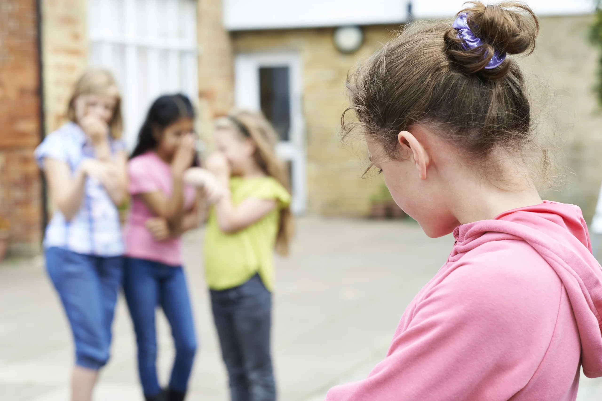 Адаптация ребёнка в коллективе: как помочь завести друзей и наладить отношения со сверстниками